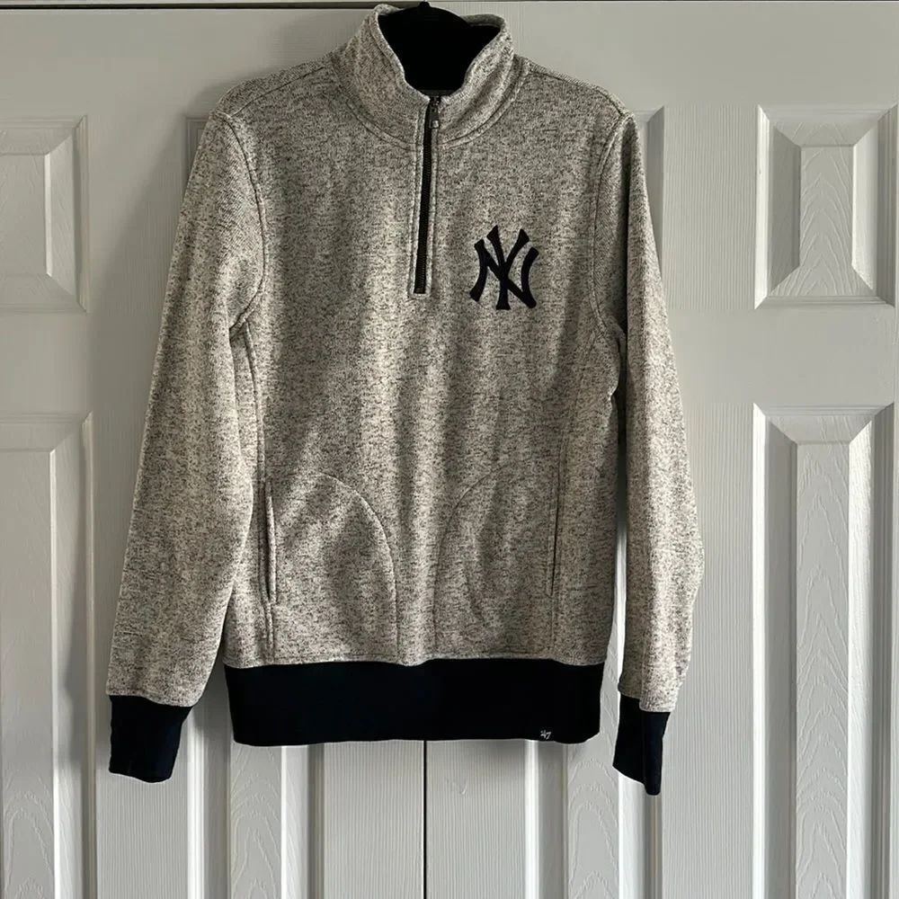 ‘47 Men’s Grey Half Zip NY Yankees Pullover Grey Sweatshirt